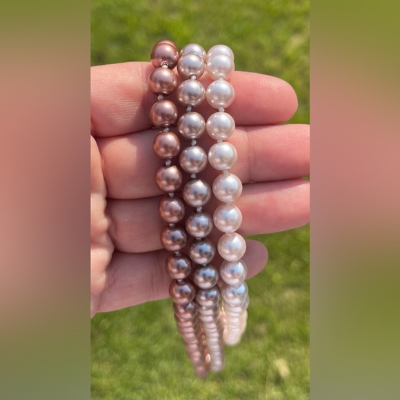 Three strand multicolored faux knotted glass pearl necklace - Picture 4 of 6